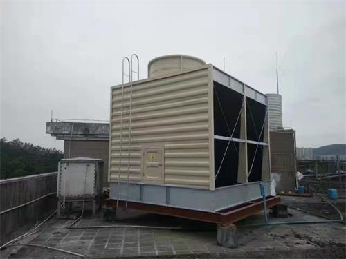 康明空调小知识—如何设置闭式冷却塔与其配套设备水箱(鹤壁横流闭式冷却塔常用解决方案)