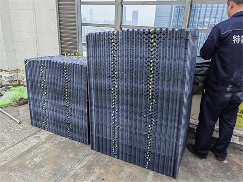 玻璃钢冷却塔底盘漏水主要原因?(玻璃钢冷却塔漏水怎么维修)